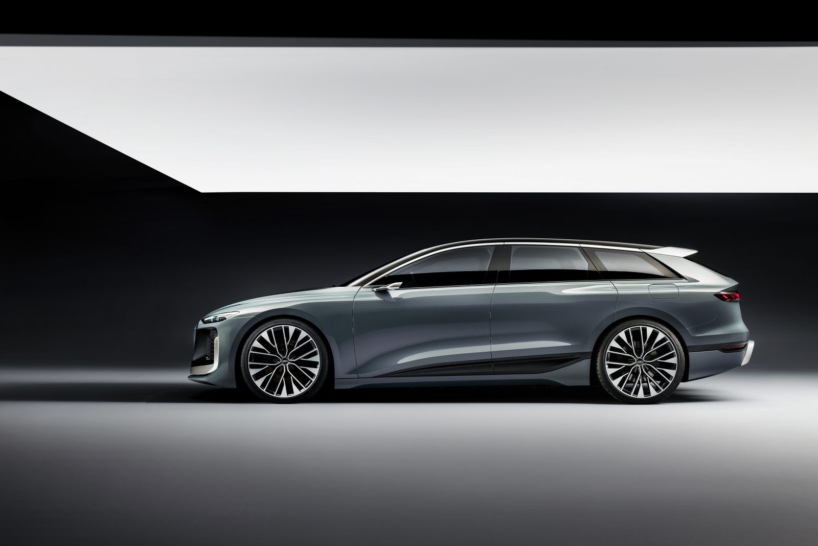 Say hello to the Audi A6 e-tron Concept